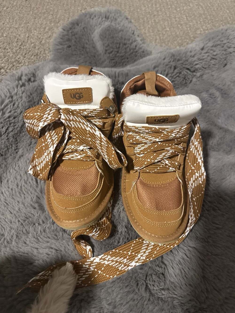 Imitation UGG Lowmel Sneaker in Chestnut Suede
